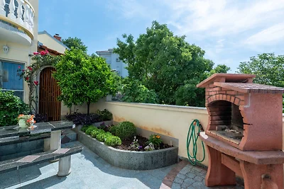 Apartman Lucija 2 by Villas Guide