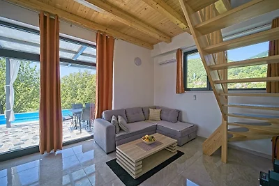 Holiday Home Lipa by Villas Guide