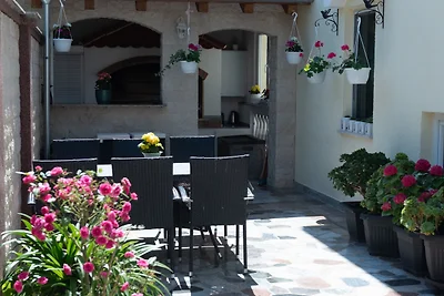 Apartman Lucija 5 by Villas Guide