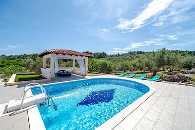 Villa Bradat by Villas Guide