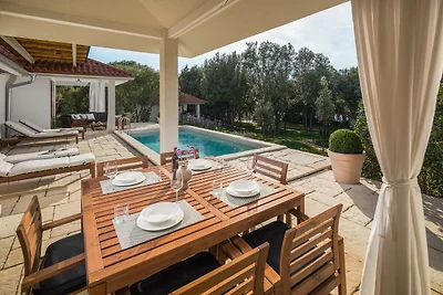 Villa Porto Bus Beachside by Villas Guide