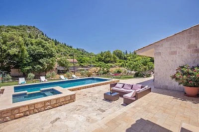 Villa Olive by Villas Guide