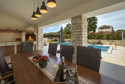 Villa Lori by Villas Guide