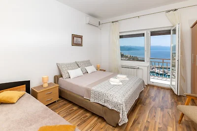 Apartman Vesna beachfront by Villas Guide