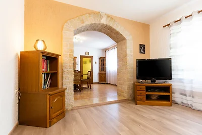 Beautiful Apartment Fratta with garden in Tar