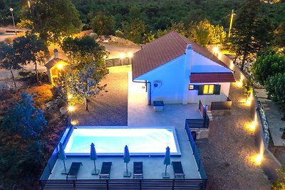 Beautiful Villa Ika with pool in Makarska