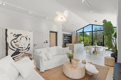 Villa Flores by Villas Guide