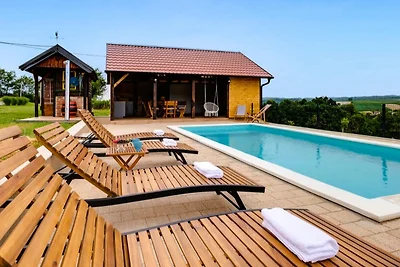 Villa Mali Sokol by Villas Guide