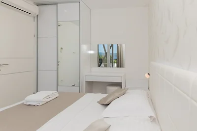 Apartman Mia 2 - Omiš by Villas Guide