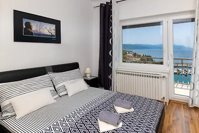 Apartman Vesna beachfront by Villas Guide