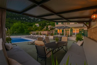 Villa Šestic-Makarska by Villas Guide