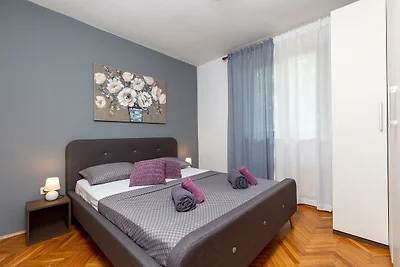 Beautiful Apartment Fratta with garden in Tar