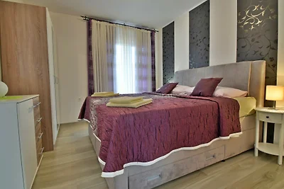 Apartment Paola 2 by Villas Guide