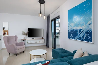 Apartment Megi with Shared Pool & Sea View...