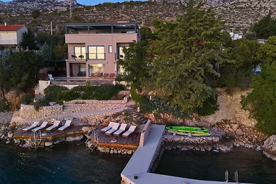 Villa Hemingway beachfront by Villas Guide
