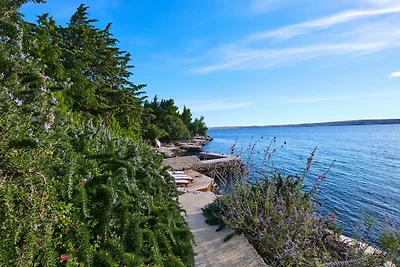 Villa Hemingway beachfront by Villas Guide