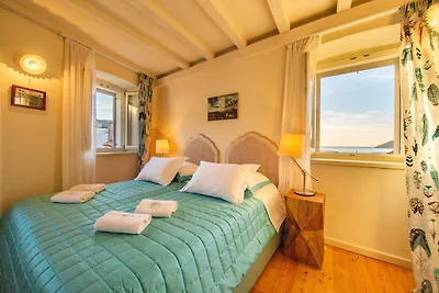 Villa Palazzo Antiqua beachfront Vis by Villa...