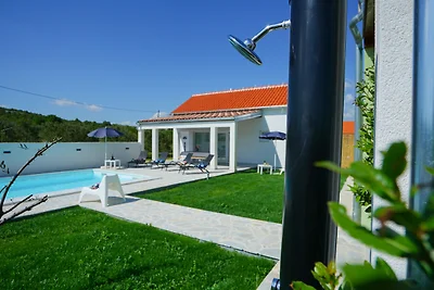 Green Escape Holiday House by Villas Guide