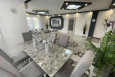 House July by Villas Guide