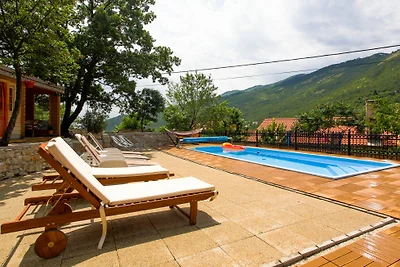 House Mirjana with pool by Villas Guide