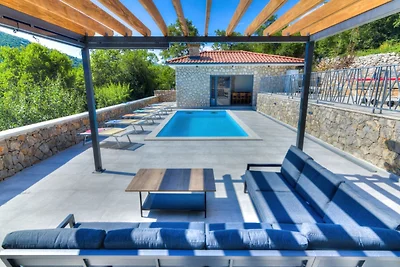 Casa Verde with pool&whirpool by Villas Guide