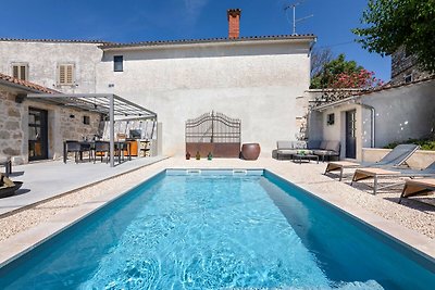 Rustic villa Dvori with outdoor pool in Porec