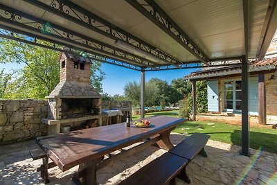 Rustic Villa Giselle with pool in Vizinada