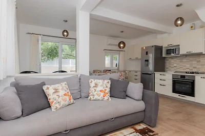 Holiday Home VIKK in Makarska by Villas Guide