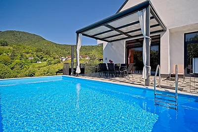 Holiday Home Lipa by Villas Guide