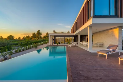 Villa Sunray - Infinity Pool & Sea View
