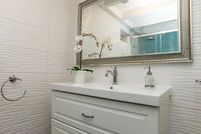 House Victoria 2 by Villas Guide