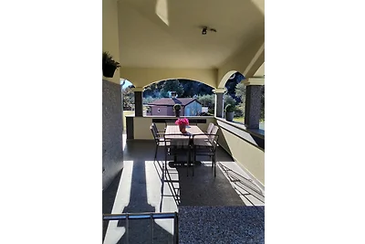 Flora Apartment with pool by Villas Guide