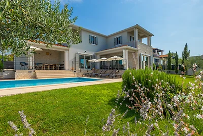 Villa Regina by Villas Guide