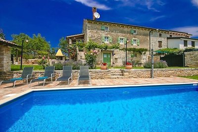 Rustic villa Casa Mazuli with pool in...