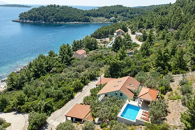 Apartman Mario with pool by Villas Guide