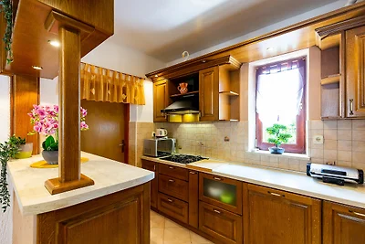Beautiful Apartment Fratta with garden in Tar