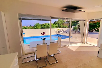 Villa Eduarda pool&whirpool by Villas Guide