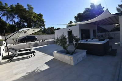 Casa Bianca-Brac by Villas Guide