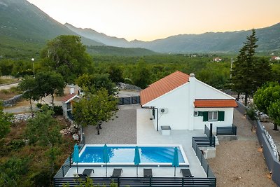 Beautiful Villa Ika with pool in Makarska