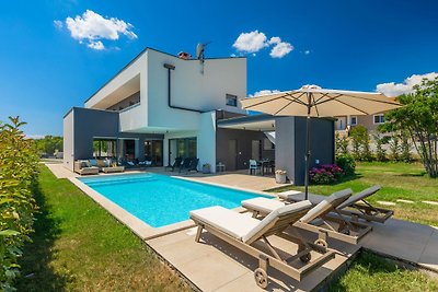 Luxury villa Hedone with pool in Rakalj