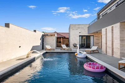 Villa Jollie by Villas Guide