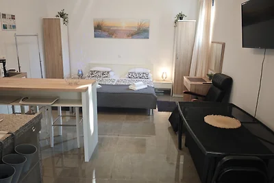 Studio apartment Flora by Villas Guide