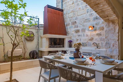 Villa Palazzo Antiqua beachfront Vis by Villa...
