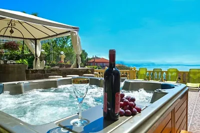 Holiday home Andrea with whirpool by Villas...