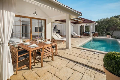 Villa Porto Bus Beachside by Villas Guide