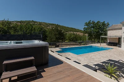 Villa Mir - Makarska by Villas Guide