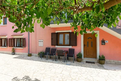 Beautiful Apartment Fratta with garden in Tar
