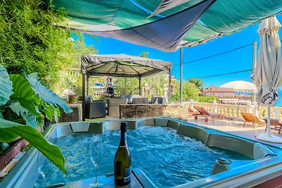 Holiday home Andrea with whirpool by Villas...