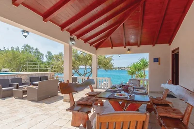 Villa Peace & Quiet by Villas Guide