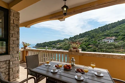 APARTMAN ÐONI 1 by Villas Guide